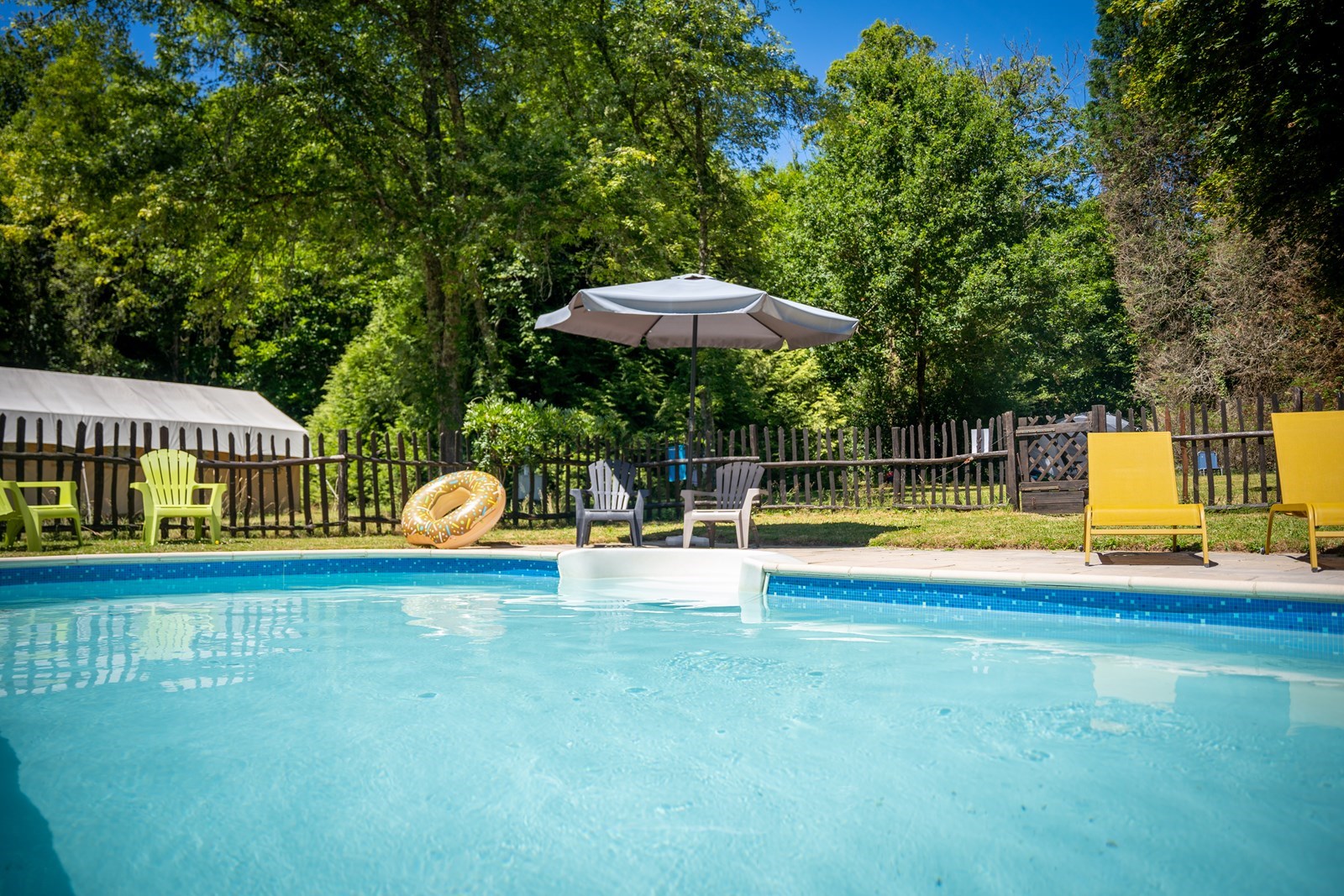 Stijlvol ingerichte Safaritent met exceptionele ruimte