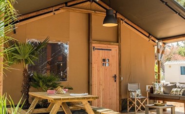 Safaritent met sanitair aan de Costa Brava Safaritent met sanitair aan de Costa Brava