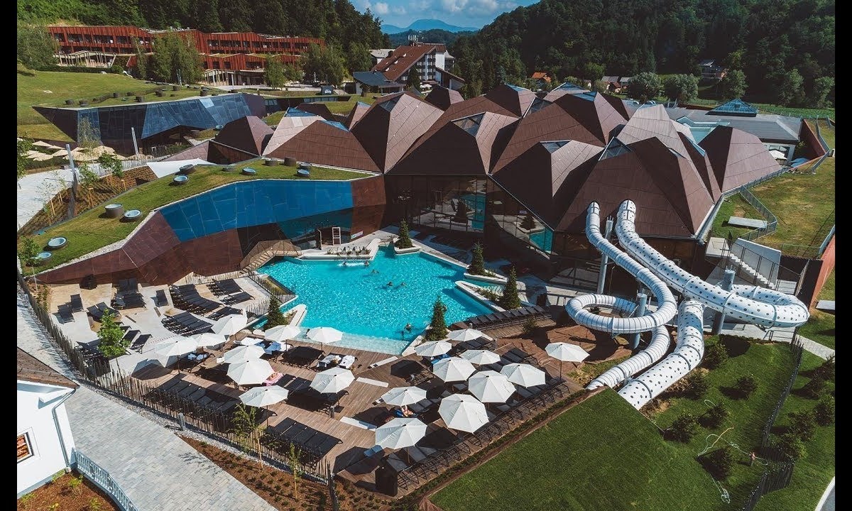 Glamping in een Safaritent met badkamer en jacuzzi