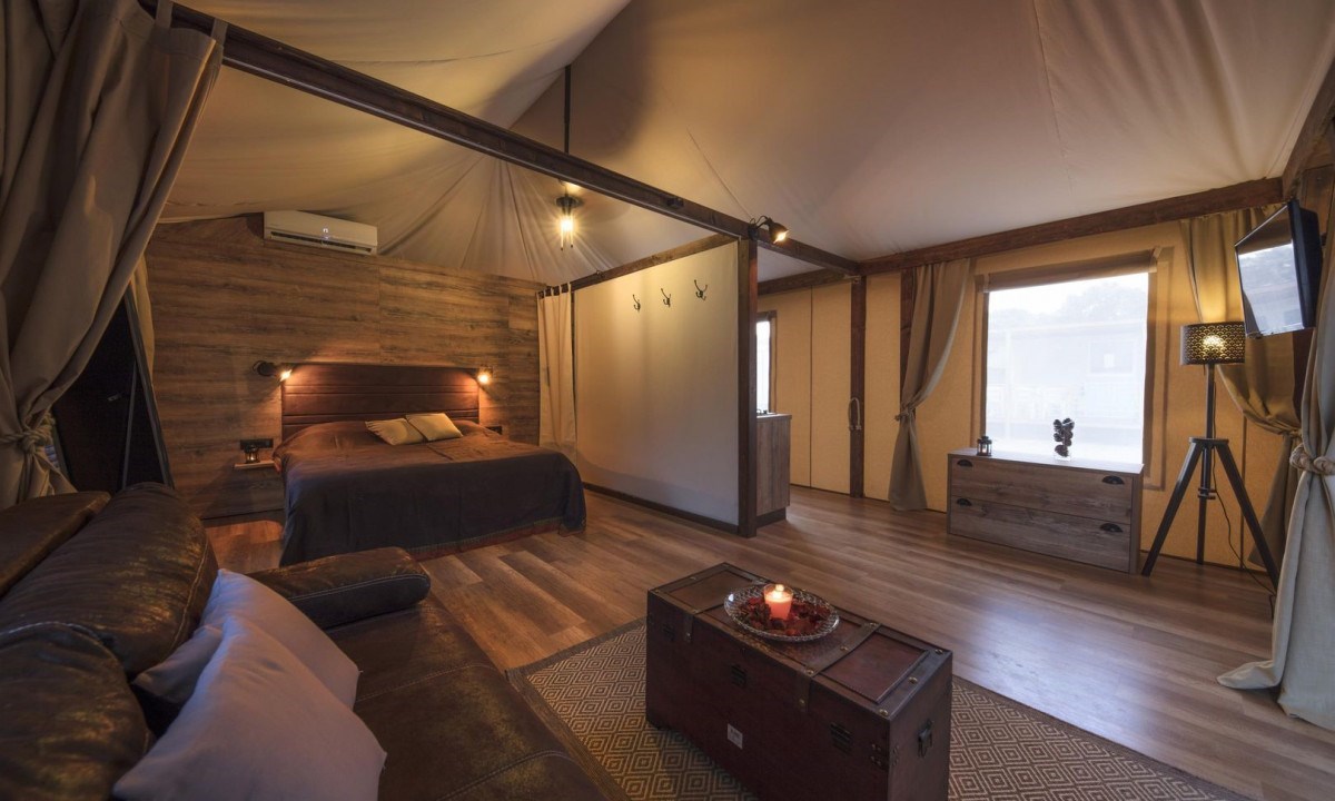 Safaritent met badkamer en airco op het eiland Pag