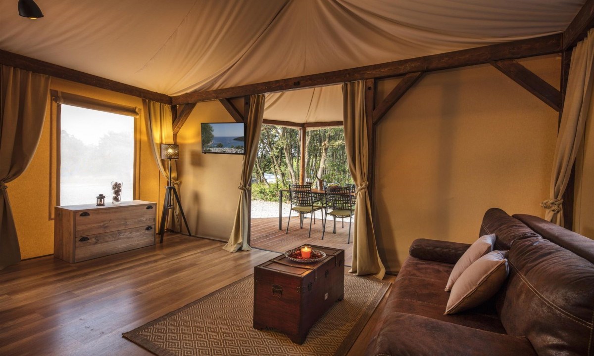 Safaritent met badkamer en airco op het eiland Pag