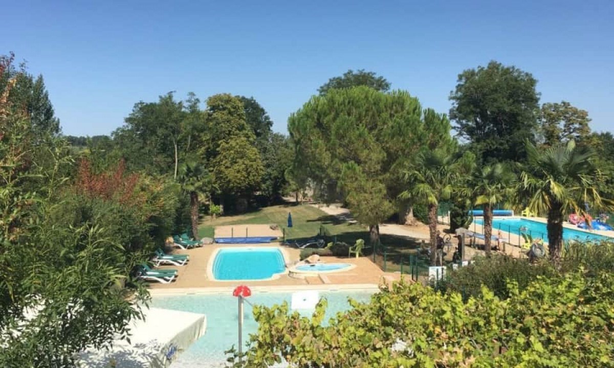 Safaritent met eigen sanitair in de Midi-Pyreneeën