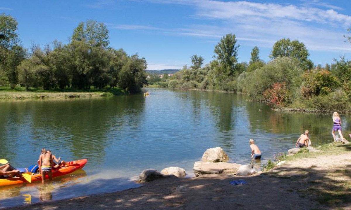 Glamping in een Cabane met badkamer in de Jura