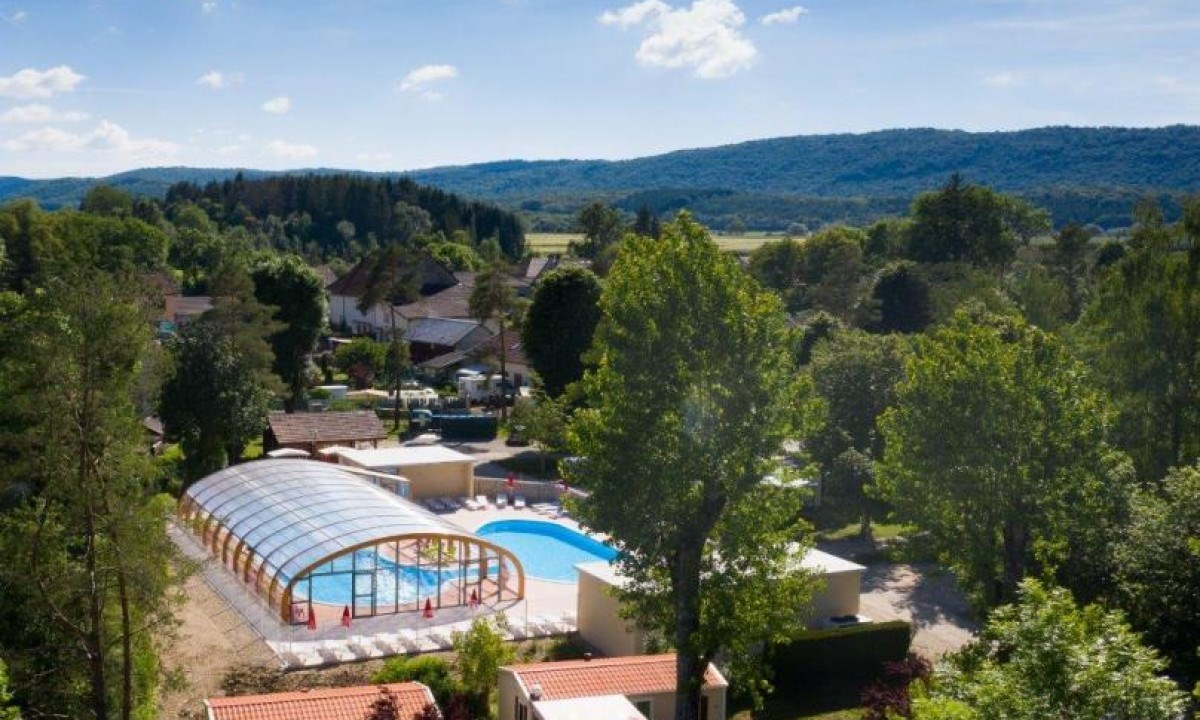 Glamping in een Cabane met badkamer in de Jura