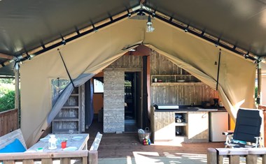 Safaritent met badkamer Safaritent met badkamer