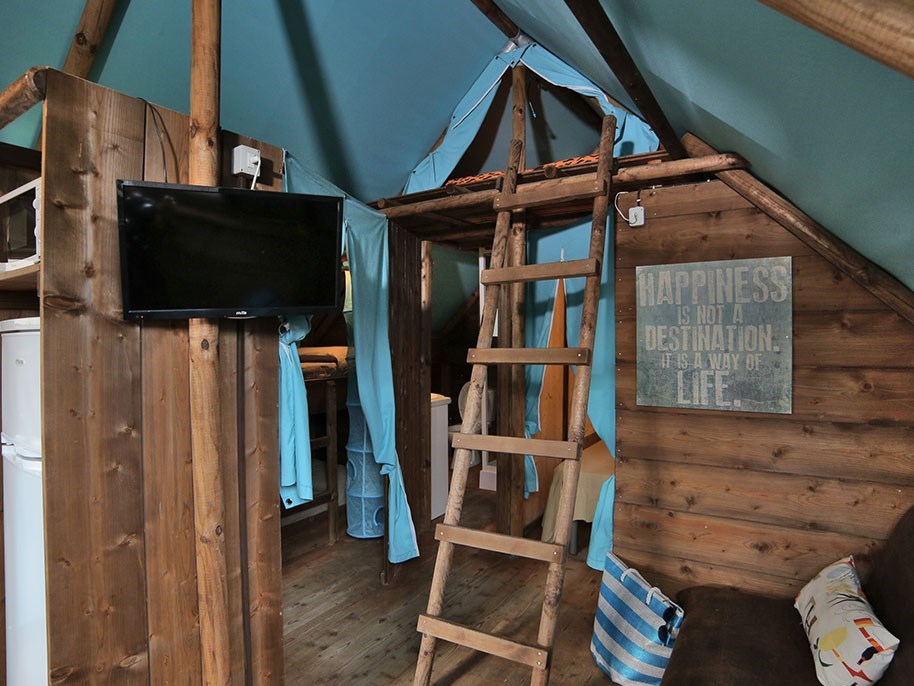 Safaritent met badkamer en airco aan de Adriatische Zee