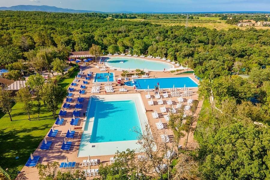 Safaritent met badkamer en airco in Toscane