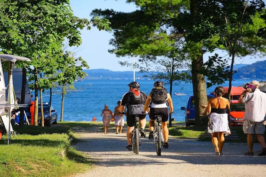 Glamping in een sfeervolle Tent aan een privéstrand bij Lago Maggiore