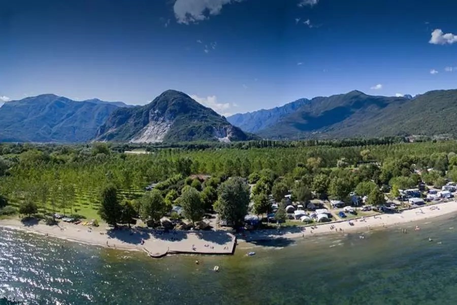 Glamping in een sfeervolle Tent aan een privéstrand bij Lago Maggiore