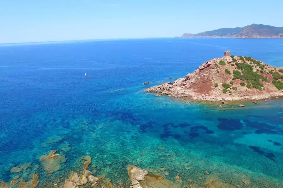 Lodgetent op Sardinië op 150 meter van zee