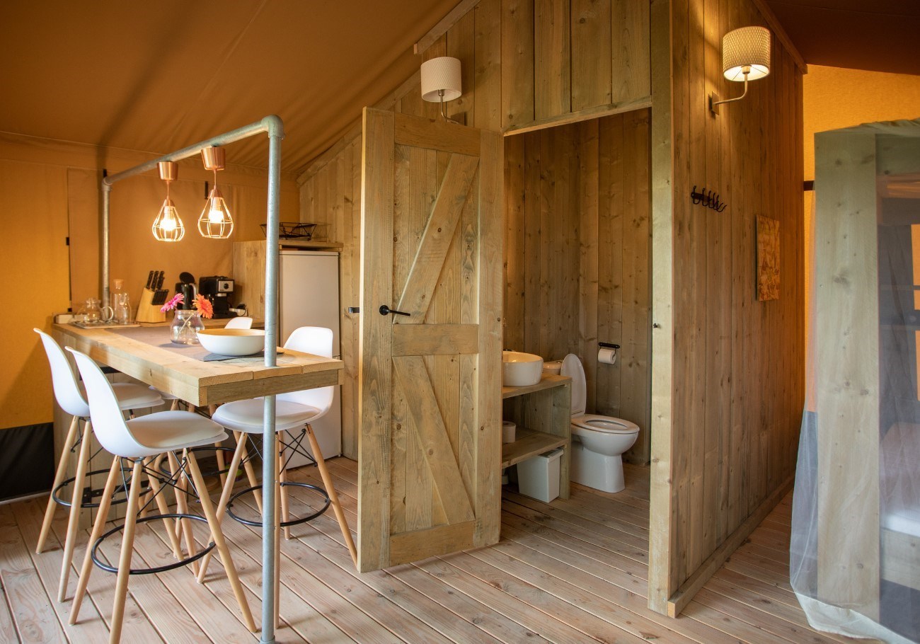 Safaritent met privé sanitair in San Marino