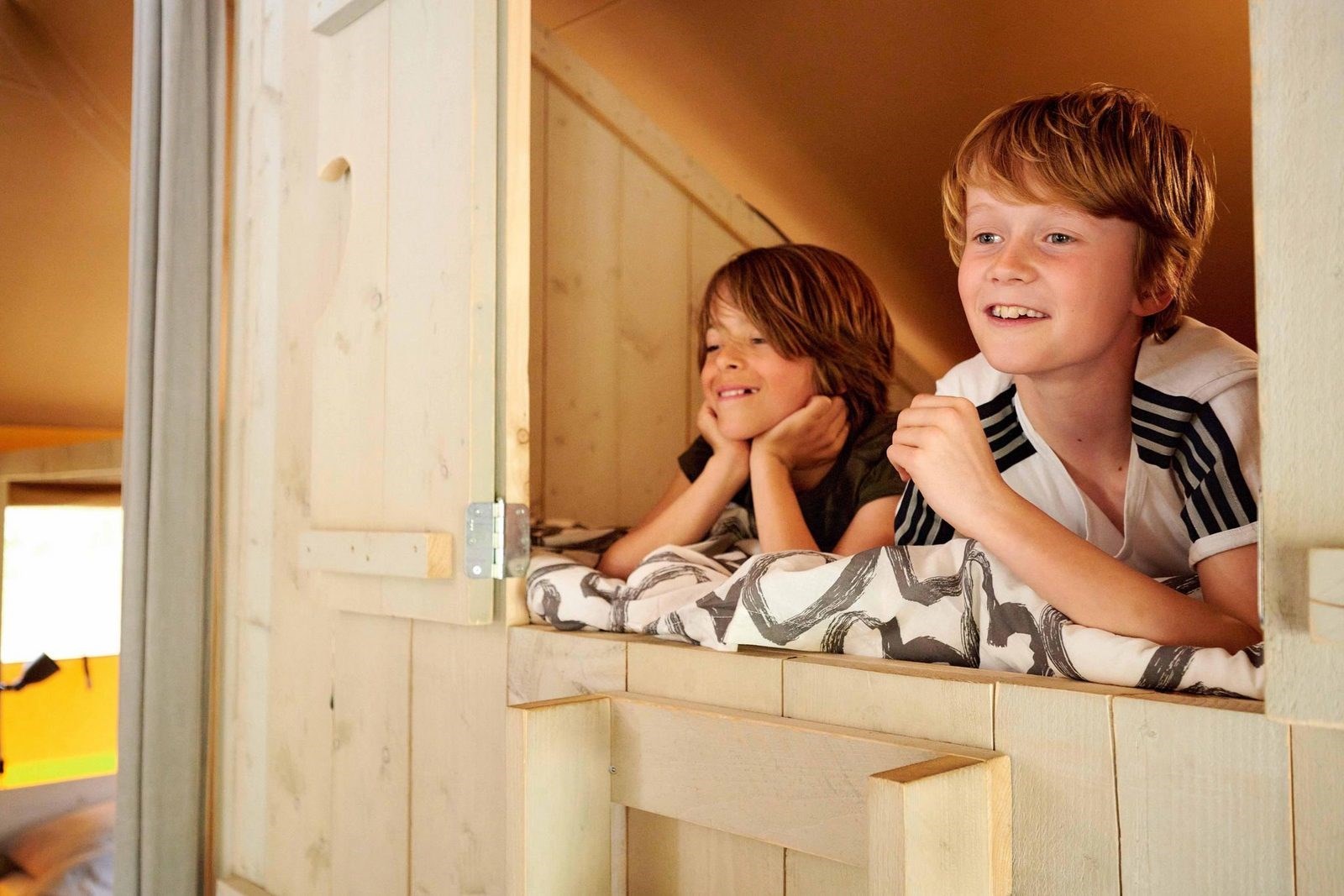 Safaritent met badkamer op een 5 sterren camping op de Veluwe