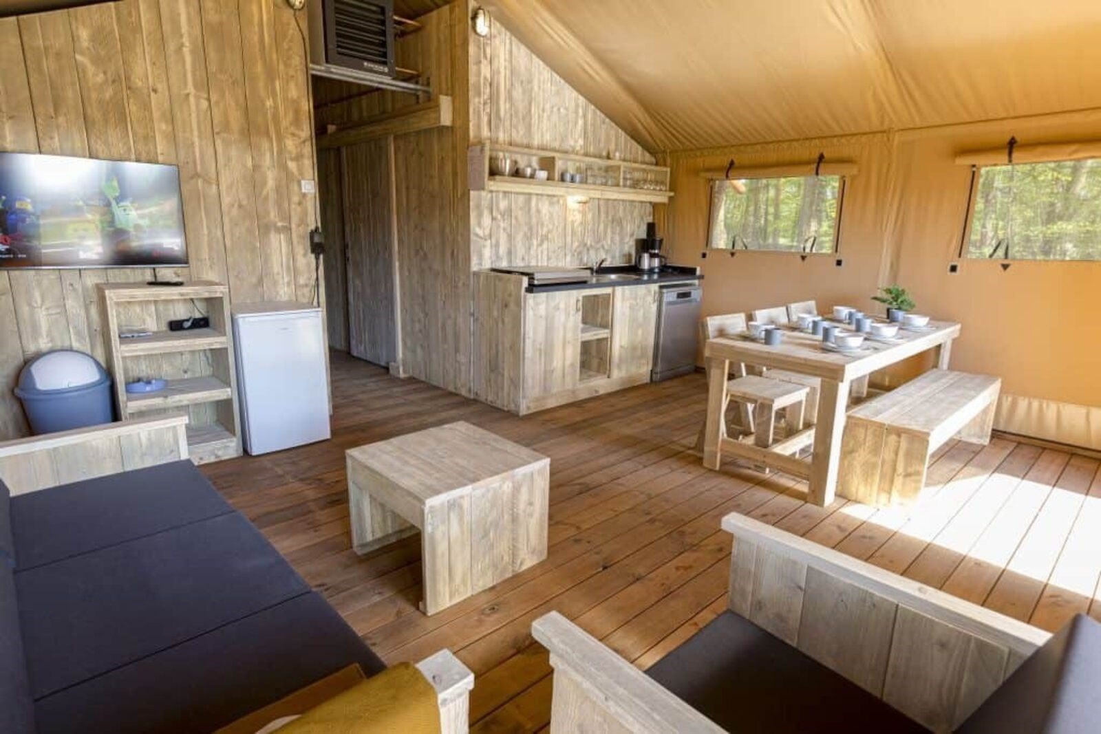 Glamping op de Veluwe in een Lodgetent met eigen sanitair