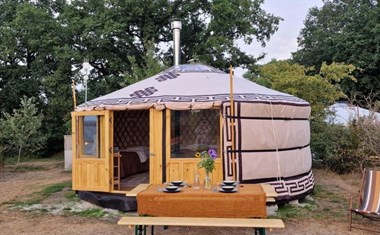 Glamping in een Yurt met grote ramen en privé sanitair Glamping in een Yurt met grote ramen en privé sanitair