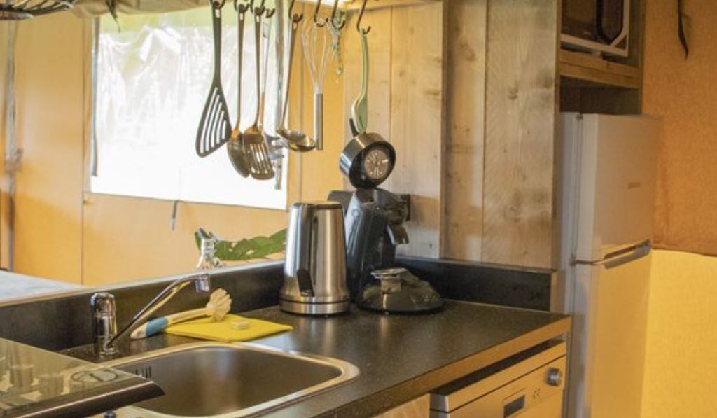 Glamping in een Safaritent met uitzicht over het Veluwemeer