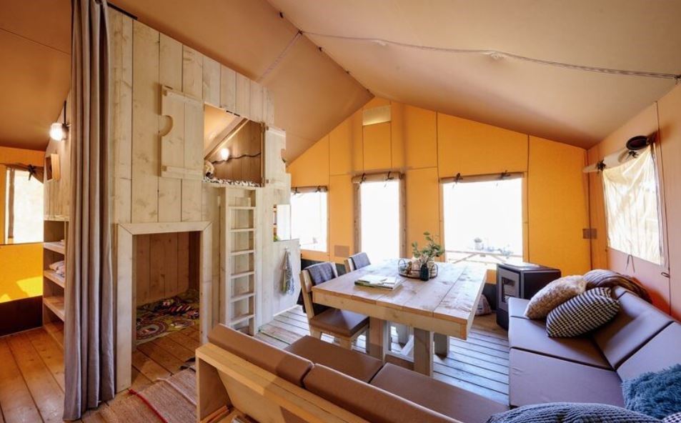 Glamping in een Safaritent met uitzicht over het Veluwemeer