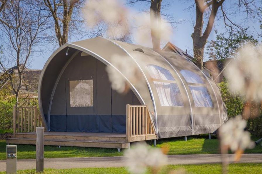 Glamping in Big Oak tent met badkamer en airco