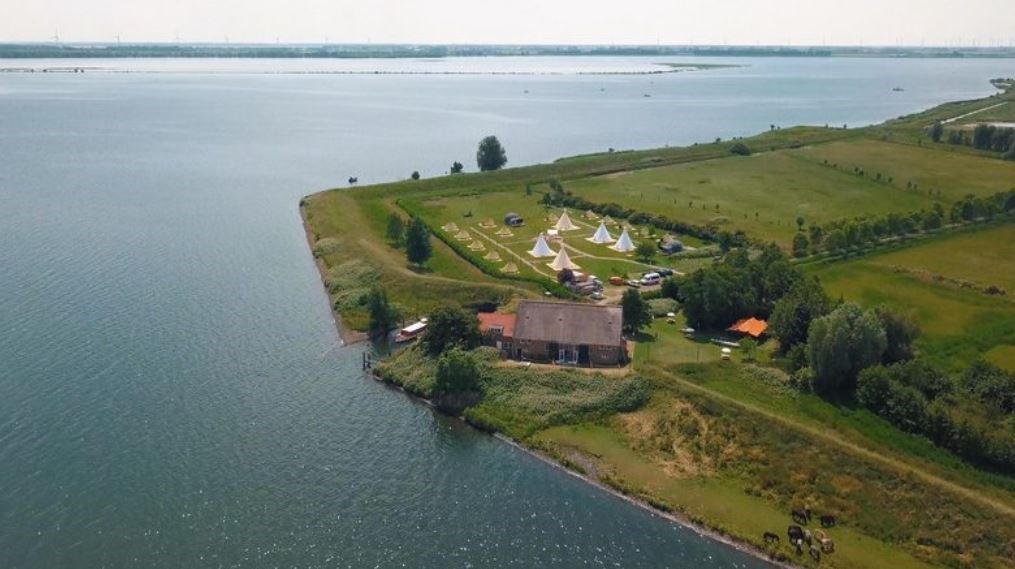 Tipi tent op een eiland