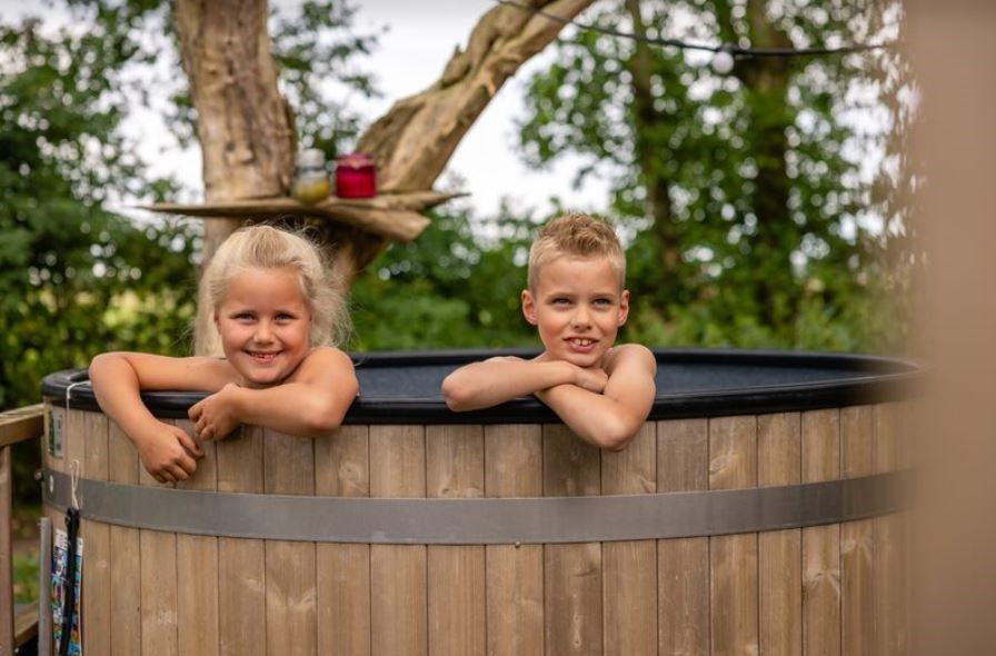 Glampingtent op een kleinschalig natuurrijk park
