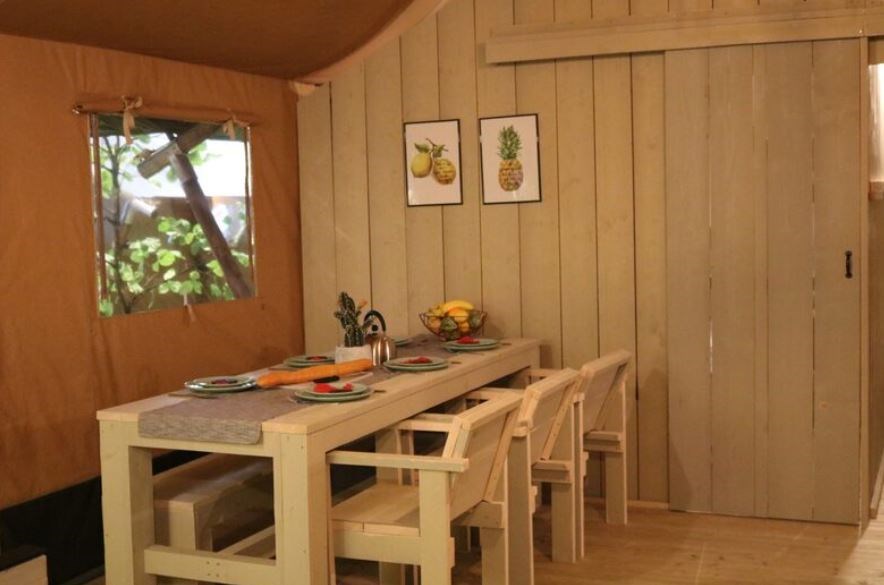 Glampingtent voor 7 personen met speelhoek met glijbaan