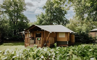 Glampingtent voor 7 personen met speelhoek met glijbaan Glampingtent voor 7 personen met speelhoek met glijbaan