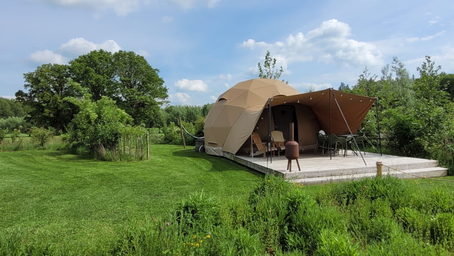 Luxe Dome tent met panoramaraam in de Achterhoek