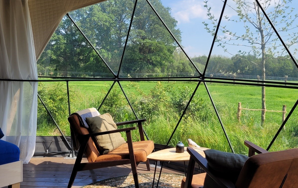 Luxe Dome tent met panoramaraam in de Achterhoek