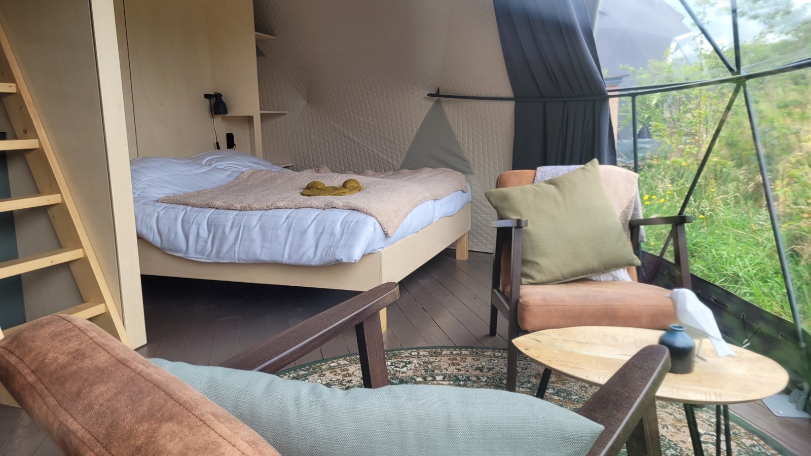 Luxe Dome tent met panoramaraam in de Achterhoek