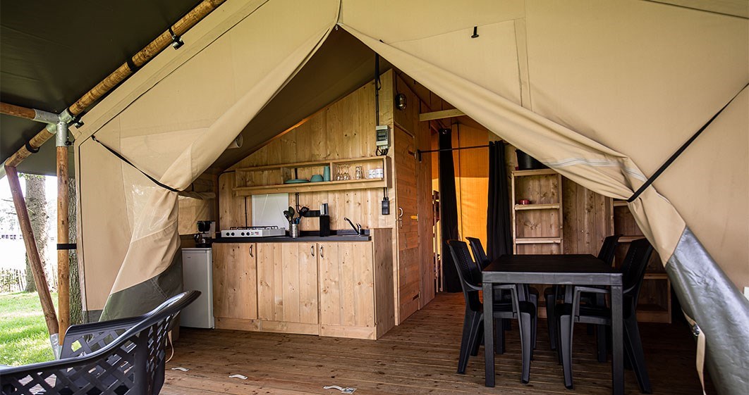 Luxe Safaritent met badkamer voor 6 personen in Umbrië