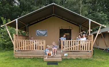 Glamping tent met eigen badkamer op de Utrechtse Heuvelrug Glamping tent met eigen badkamer op de Utrechtse Heuvelrug
