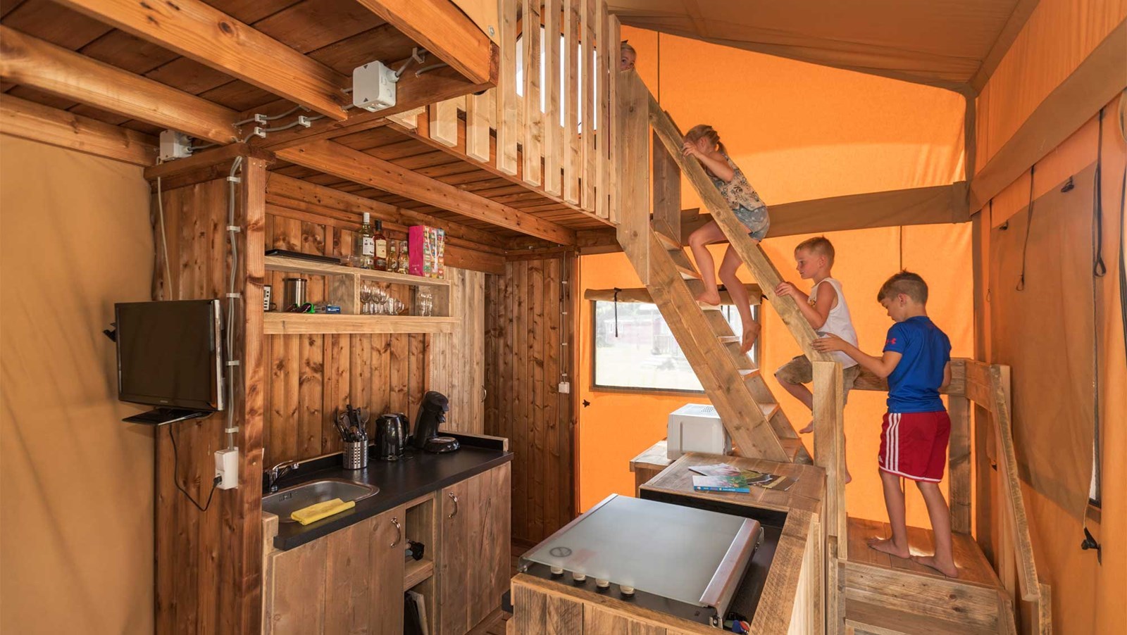 Safaritent in het zand, het lijkt het strand wel