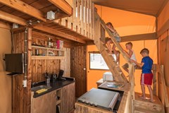 Safaritent in het zand, het lijkt het strand wel Safaritent in het zand, het lijkt het strand wel