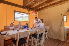 Safaritent in het zand, het lijkt het strand wel Safaritent in het zand, het lijkt het strand wel