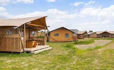 Luxe Safaritent met eigen badkamer in Zeeuws Vlaanderen Luxe Safaritent met eigen badkamer in Zeeuws Vlaanderen