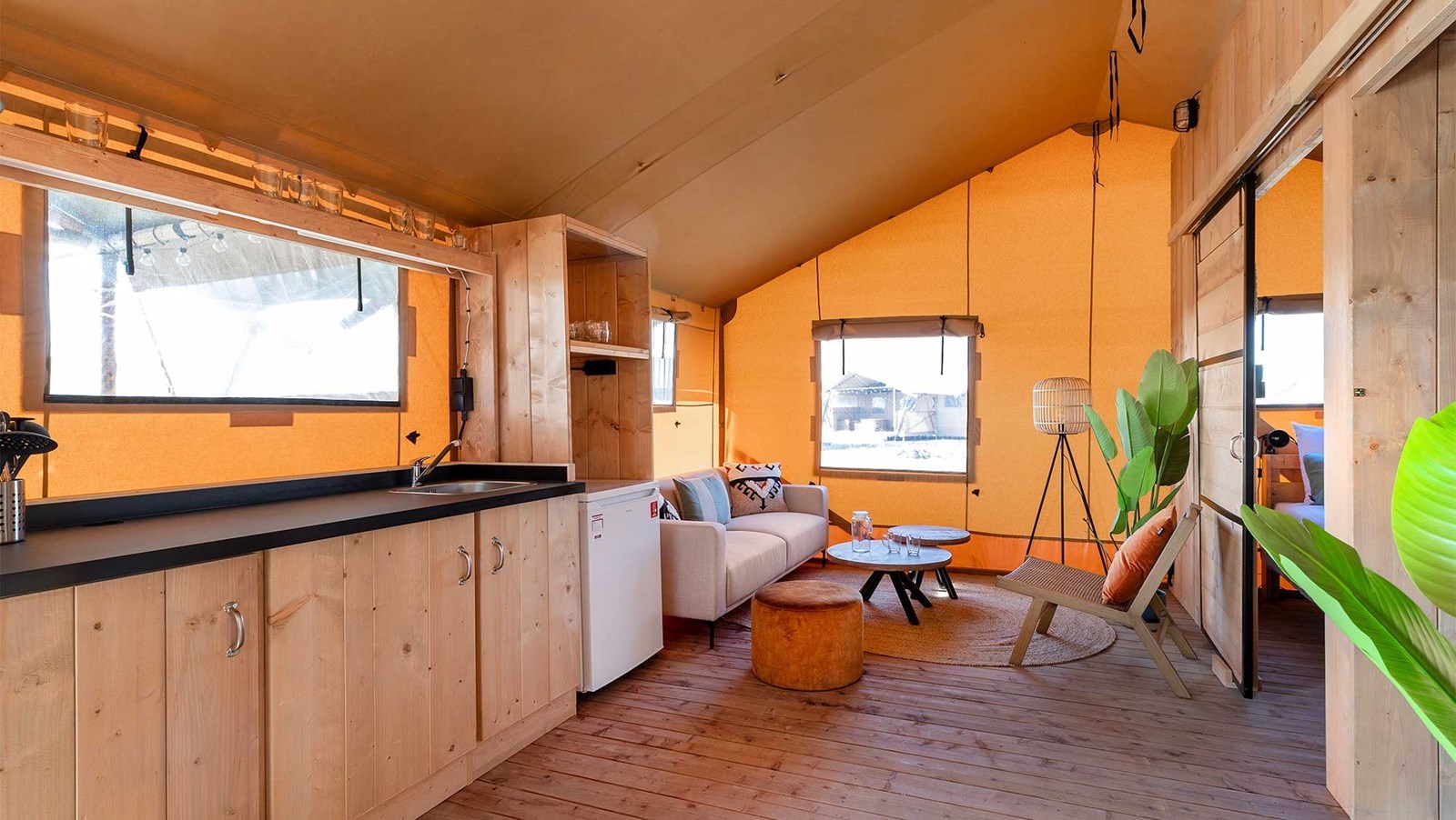 Luxe Safaritent met eigen badkamer in Zeeuws Vlaanderen