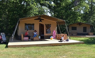 Glamping tent voor het hele gezin en huisdier Glamping tent voor het hele gezin en huisdier