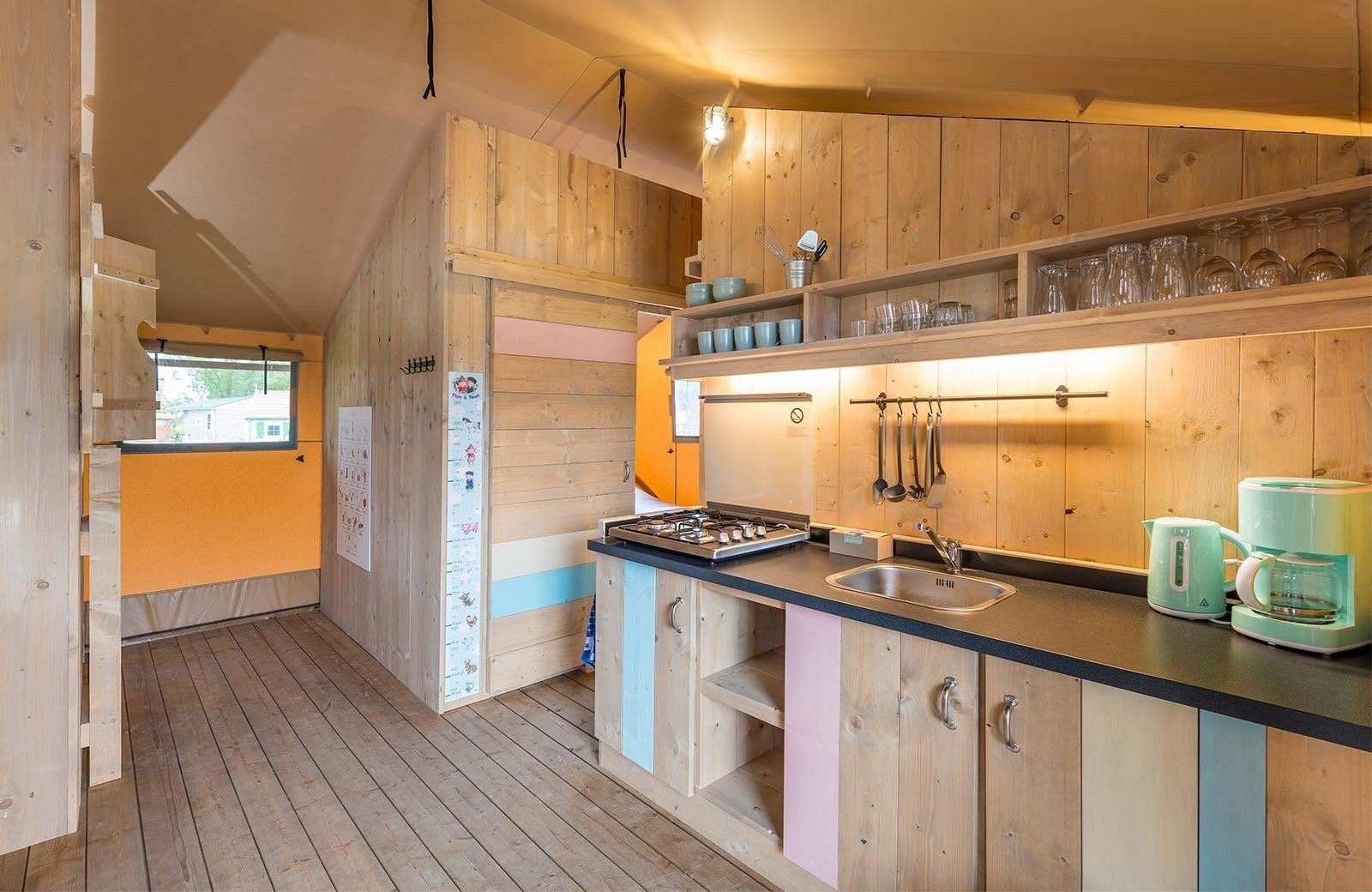 Avonturen glampingtent voor 6 personen op een familie resort