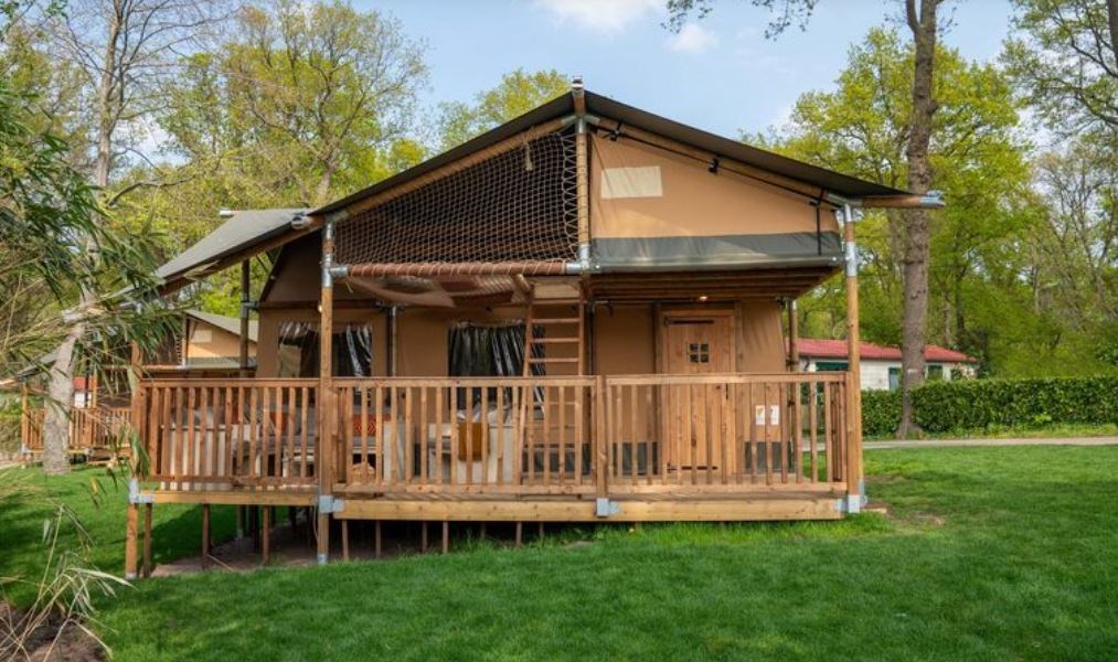 Ranger Safaritent met een spectaculair uitzicht op het water