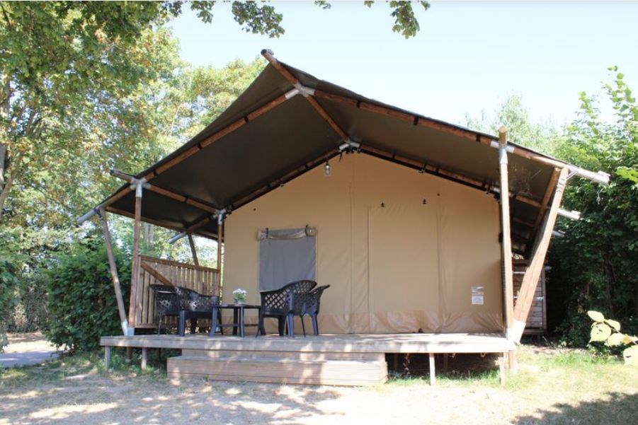 Safaritent met luxe badkamer