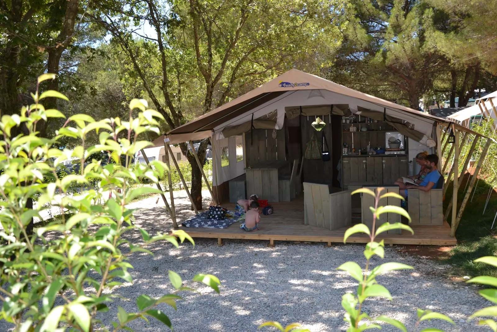 Safaritent met badkamer en airco in Kroatië