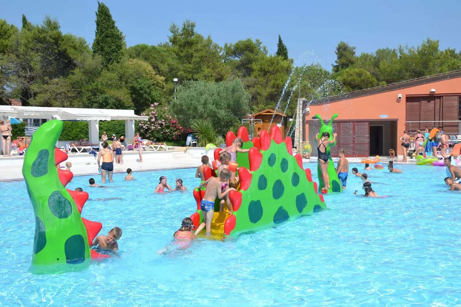 Safaritent met badkamer en airco in Kroatië