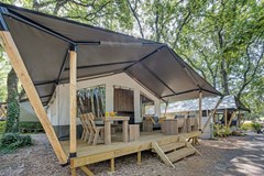Safaritent voor 6 personen met badkamer Safaritent voor 6 personen met badkamer