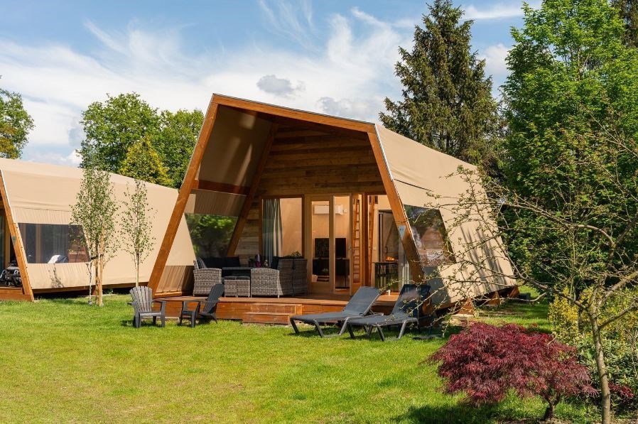 Tentsuite XL met privé sanitair in Twente