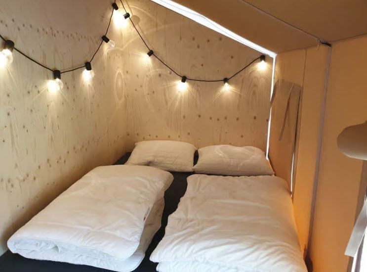 Safaritent voor 6 personen met toilet en wastafel