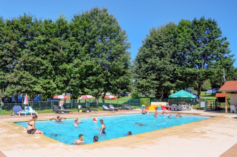 Safaritent met sanitair in de Belgische Ardennen
