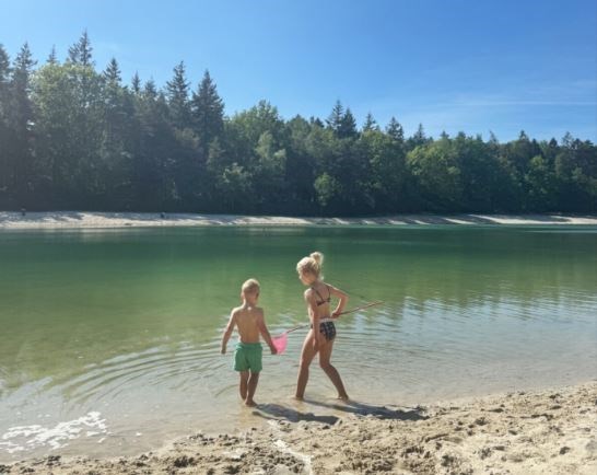 Safaritent voor 6 personen met sanitair op een camping met unieke speel- en zwemvijver