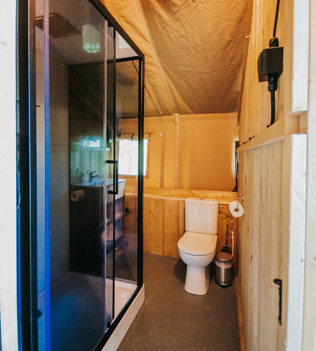 Safaritent met eigen badkamer in Toscane