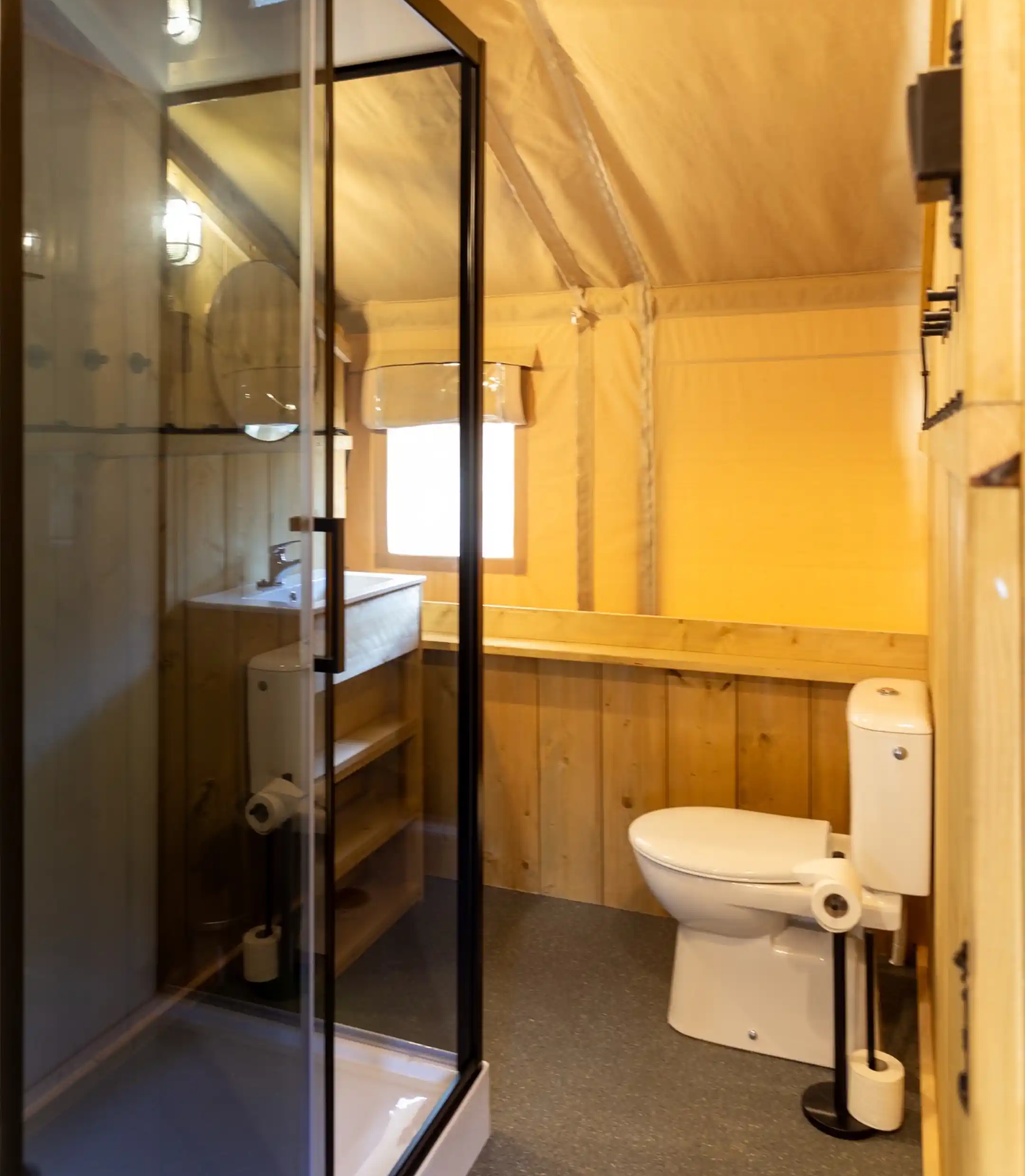 Glampingtent met badkamer in Le Marche