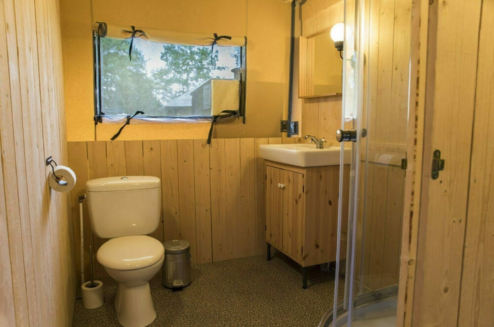 Safaritent met badkamer in Rheinland-Pfalz 