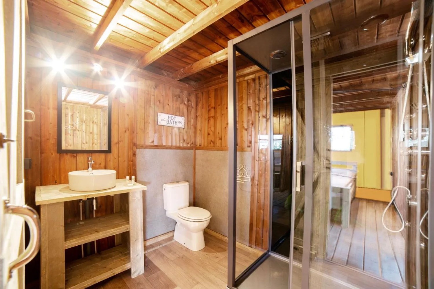 Safaritent met badkamer Gardameer